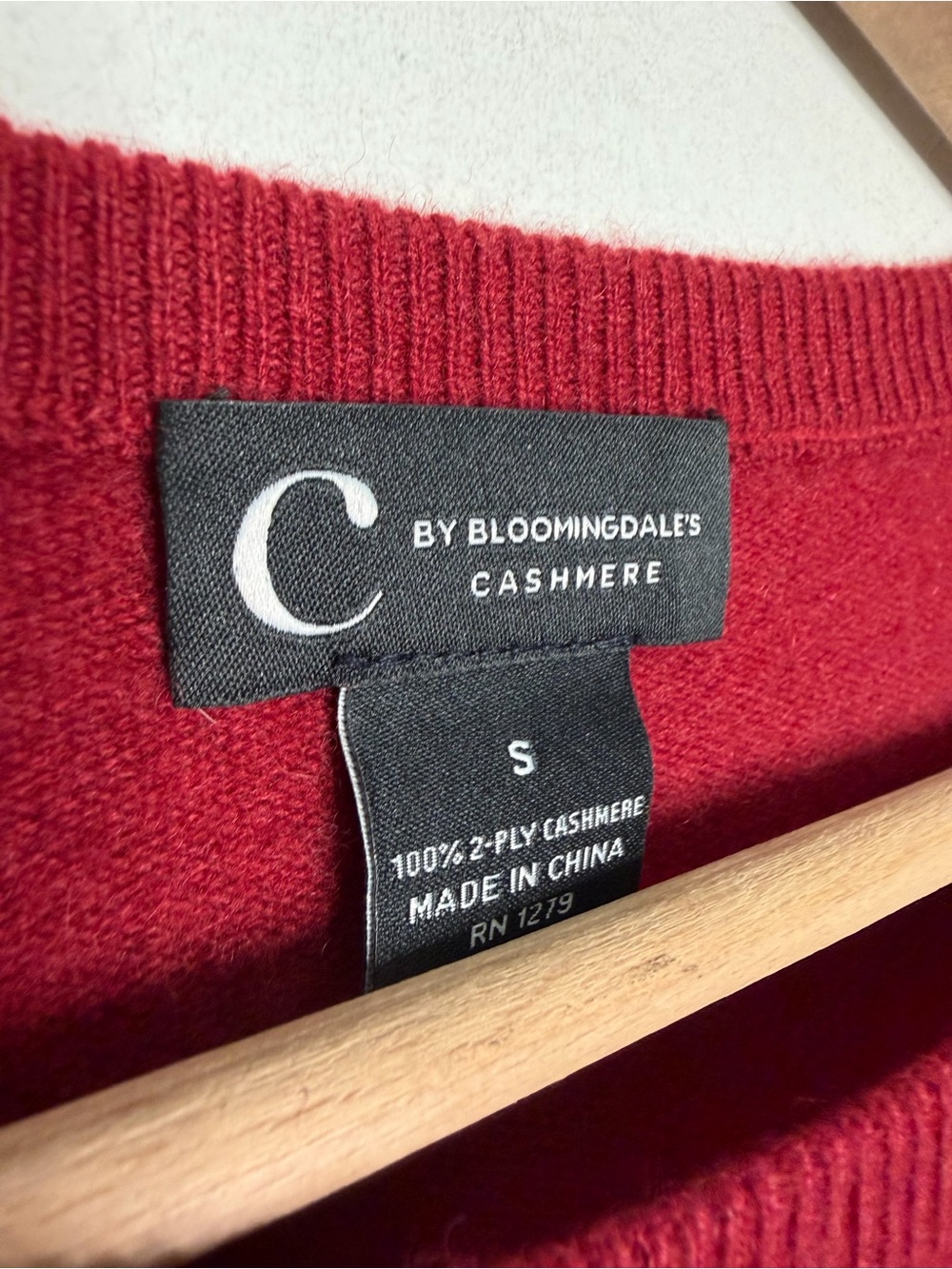 C by Bloomingdale's Cashmere Dip-Dye Ombré Crewneck Sweater Size Small - Picture 5 of 5